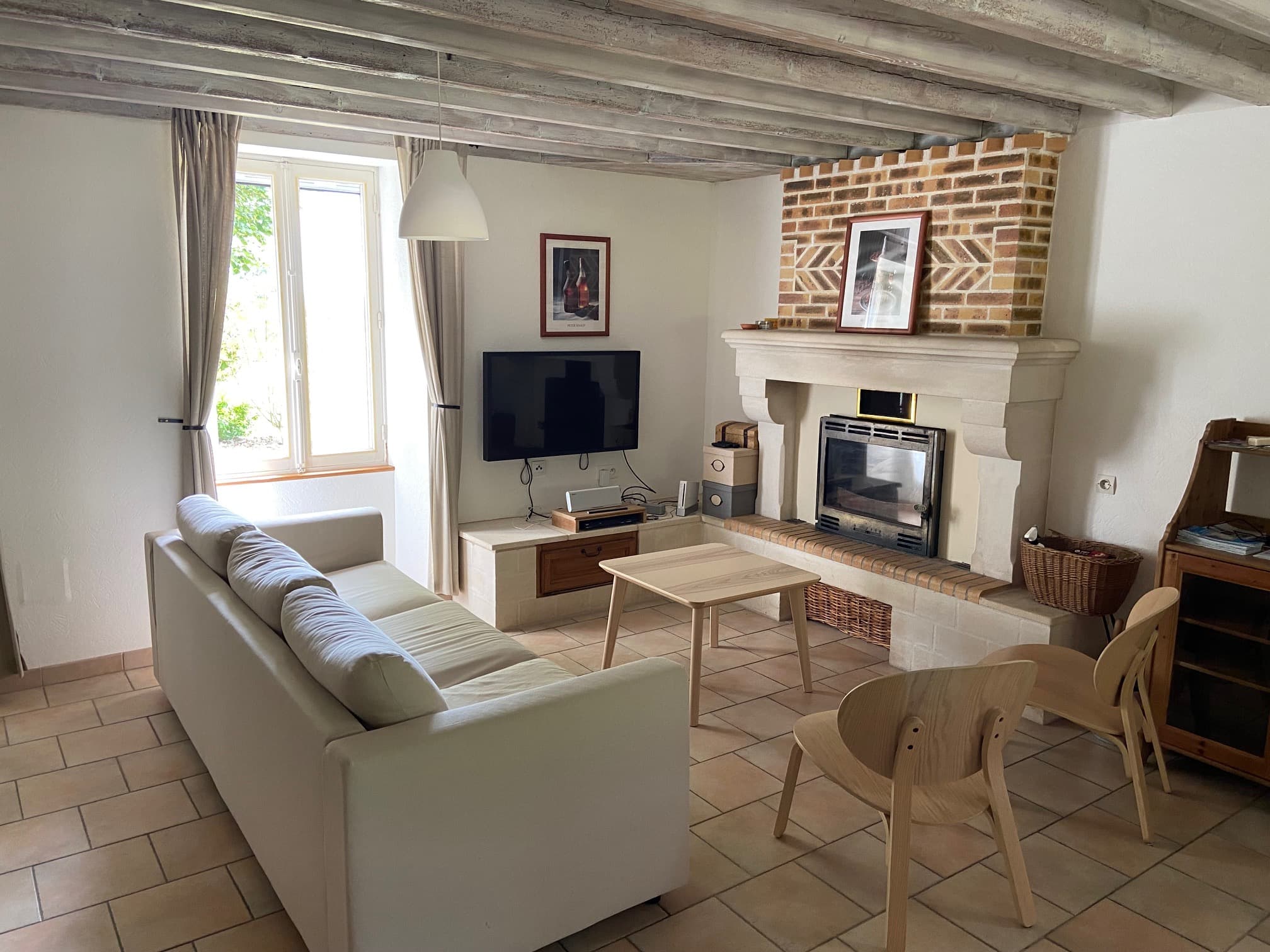Zithoek en veranda van Chez Laurent